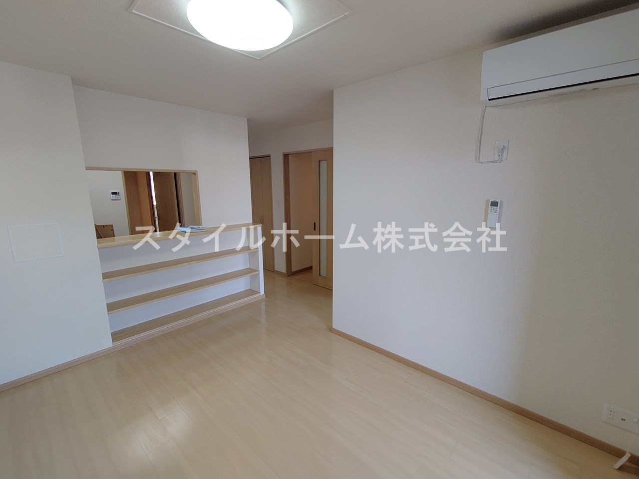 松東０１７の居間・リビング|別部屋写真です。