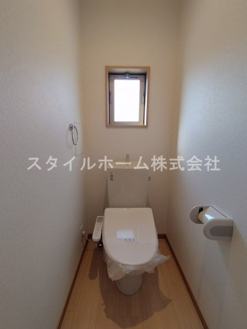 松東０１７のトイレ|別部屋写真です。