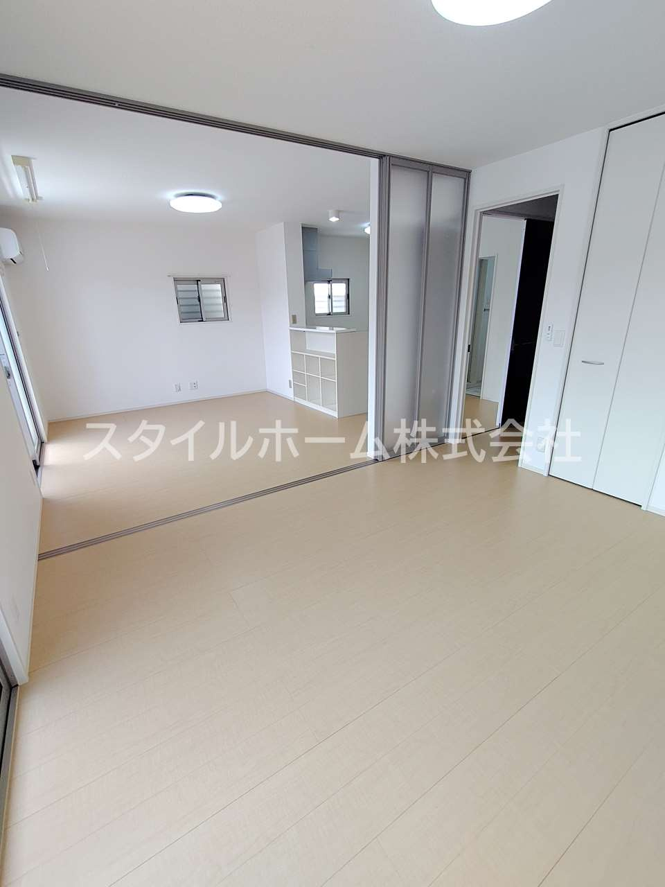 レジデンス芦原B棟の居間・リビング|別部屋写真です。