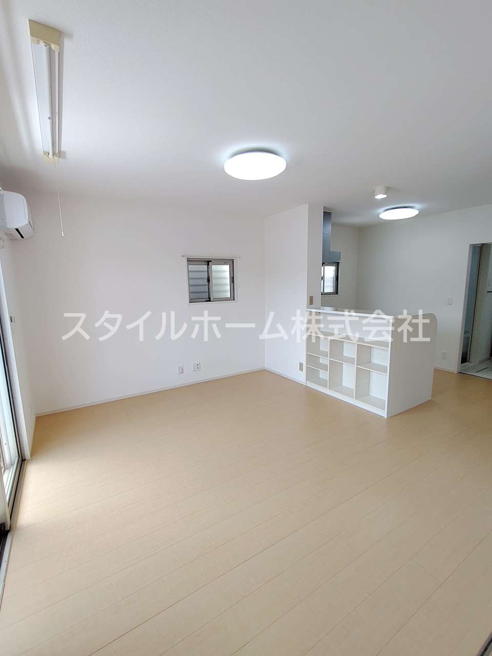 レジデンス芦原B棟の居間・リビング|別部屋写真です。