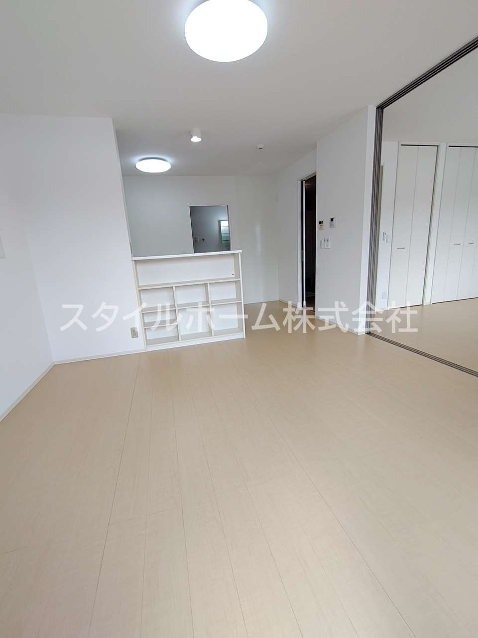 レジデンス芦原B棟の居間・リビング|別部屋写真です。