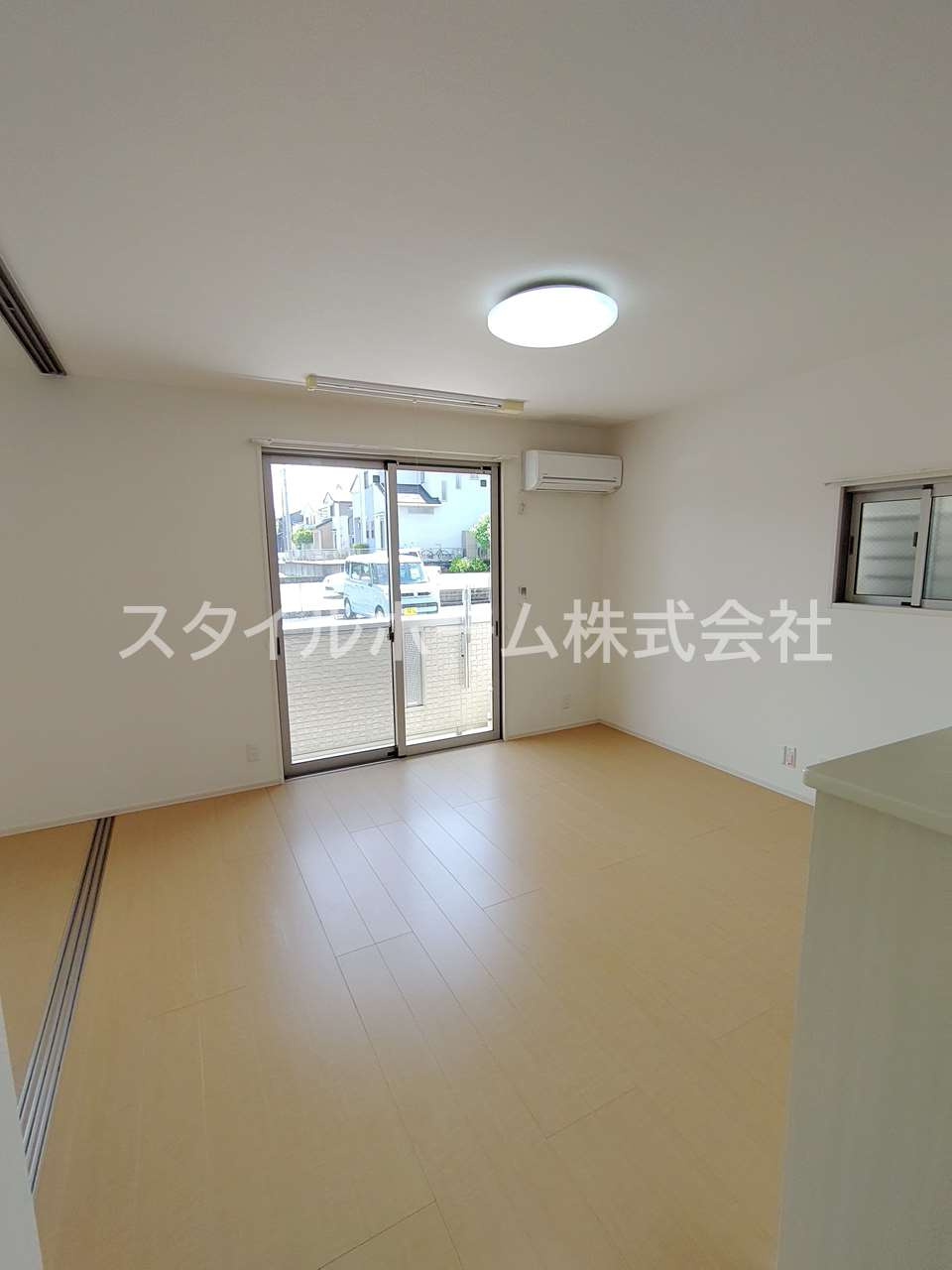 レジデンス芦原B棟の居間・リビング|別部屋写真です。