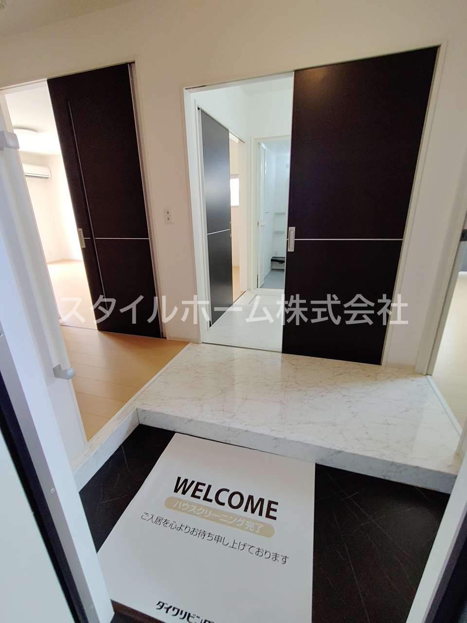 レジデンス芦原B棟の玄関|別部屋写真です。