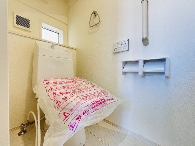 半田市前田町57番、58番『仲介手数料無料』新築戸建てのトイレ
