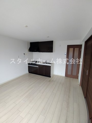 大羽マンションの居間・リビング|別部屋写真です。