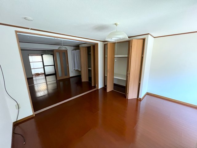 大江アパートの洋室