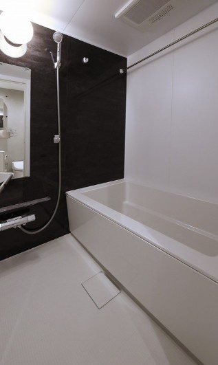 Fullea若松河田の浴室