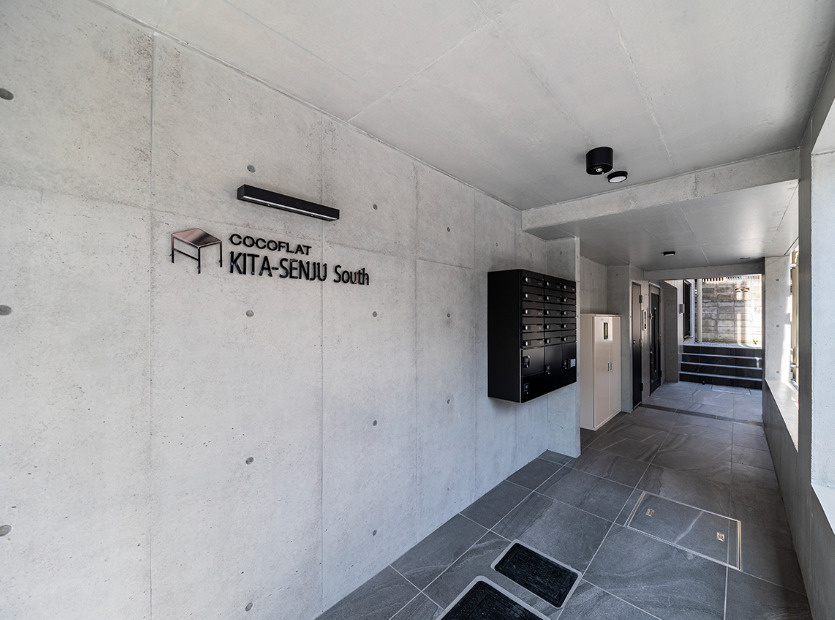 COCOFLAT北千住SOUTHのエントランス