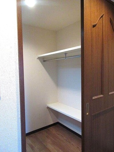 ライオンズシティ金山の収納|ウォークインクロゼット洋室(2) ※2019年4月撮影時