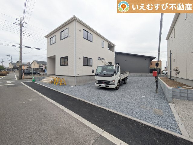 Cradle garden　太田市新田木崎町第10の駐車場|3台駐車可能なゆとりのカースペース
複数台車をお持ちでも、お友達が遊びに来てもゆとりの駐車スペース！