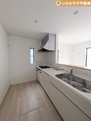 Cradle garden　太田市新田木崎町第10のキッチン|対面キッチンでリビングを見渡せる
お子様の遊んでいる様子や宿題をしている様子など見守りながらお料理が作れますね♪