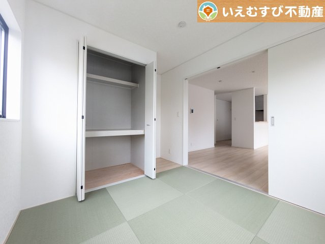 Cradle garden　太田市新田木崎町第10の和室|すぐ横になれる和室は、みんながほっと一息つける空間
ちょっとした休憩や来客時、お子様のお世話にも大活躍しそうですね♪