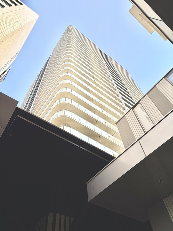 プラウドタワー名古屋栄の外観