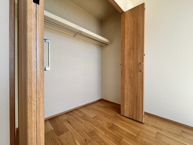 八潮市垳　新築分譲住宅　全２棟の収納|どの部屋も最大限広く使えるよう、洋室にはクローゼットを完備しました。居住スペースを広めに確保できるので、ゆったりと御くつろぎいただけます