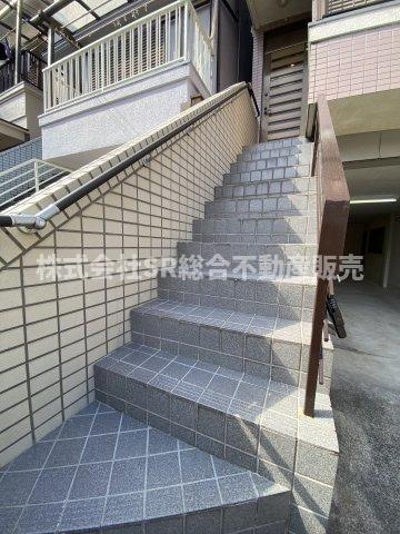 花園東町1丁目中古戸建の玄関|当日予約も大歓迎です！土日祝、雨の日やお子様連れのお客様の送迎も可能ですのでお気になさらずお問合せ下さい。お仕事終わりのお時間にも柔軟に対応致しますのでお気軽にお申し付け下さいませ。