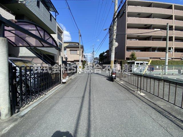 花園東町1丁目中古戸建の前面道路含む現地写真|前面道路含む現地写真です