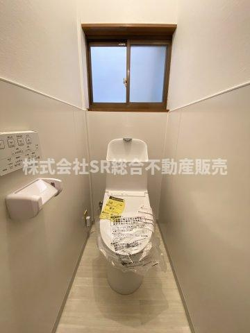 花園東町1丁目中古戸建のトイレ|温水洗浄便座もございます♪