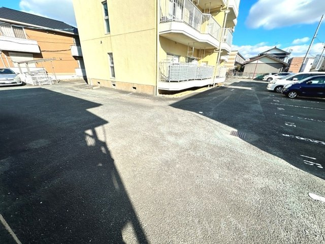 牟呂ハイムの駐車場