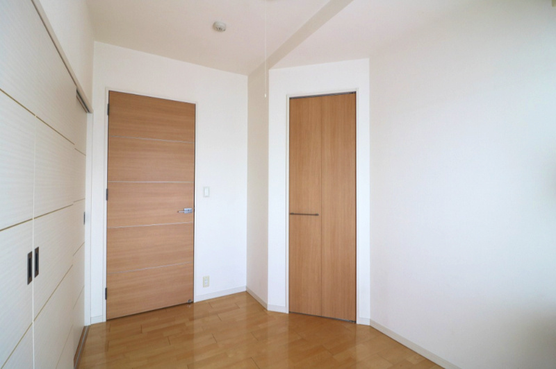 ロイヤルクレスト日比野の洋室|洋室約5帖。