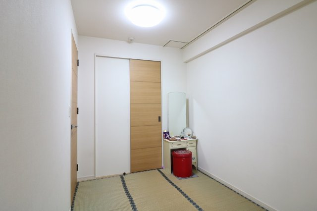 ロイヤルクレスト日比野の洋室|洋室約4.5帖。