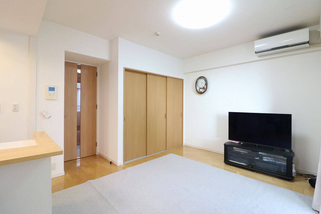 ロイヤルクレスト日比野の居間・リビング|ＬＤＫは可動間仕切りを開放すると約19.9帖のワイドスペースになります。