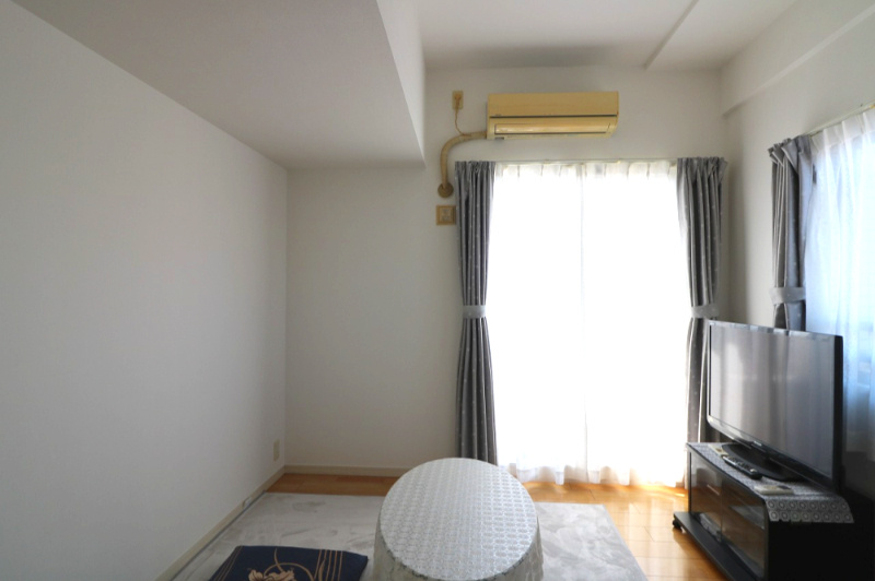 ロイヤルクレスト日比野の洋室|洋室約7.7帖。