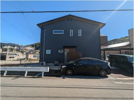 【敷地広々！室内きれい！】高知市神田　中古一戸建ての外観|飽きのこない、シンプルモダン