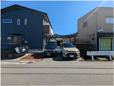 【敷地広々！室内きれい！】高知市神田　中古一戸建ての外観|駐車スペース4台完備