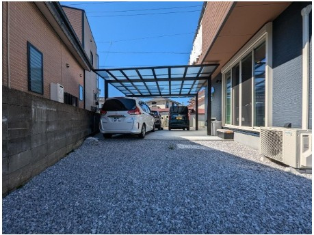 「敷地広々！室内きれい！」高知市神田　中古一戸建てのその他|カーポート付き、ゆとりの駐車スペース
