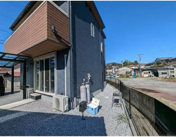 【敷地広々！室内きれい！】高知市神田　中古一戸建てのその他|隣地が開けた、開放感ある一邸