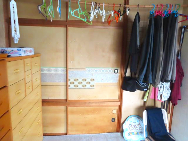 【収納】 | 北見市西三輪３丁目７５２番地１２８　中古売家 | 西側１階６帖和室の押入です。