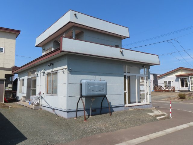 【外観】 | 北見市西三輪３丁目７５２番地１２８　中古売家 | 価格には消費税を含みます。居住中ですが事前に予約して頂ければ随時内見は可能です。