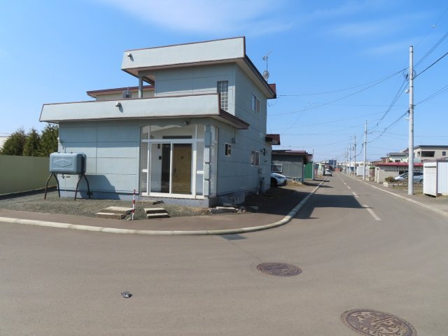 北見市西三輪３丁目７５２番地１２８　中古売家の前面道路含む現地写真|北側前面道路含む【西方向】現地写真です。