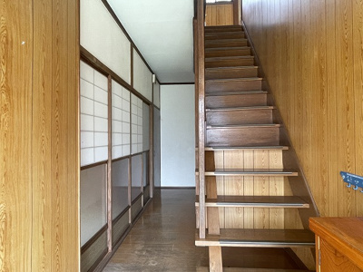 【設備】 | 岡谷市川岸東4丁目 中古住宅⑤ | 廊下・階段