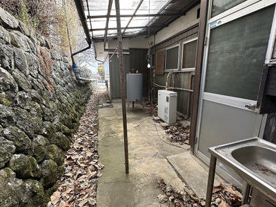 【前面道路含む現地写真】 | 岡谷市川岸東4丁目 中古住宅⑤ | 東側 外観
