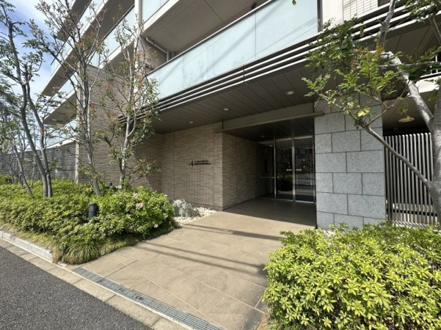 プラネスーペリア松戸秋山ウエストのエントランス