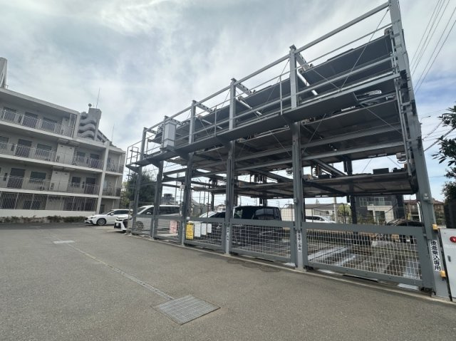 プラネスーペリア松戸秋山ウエストの駐車場