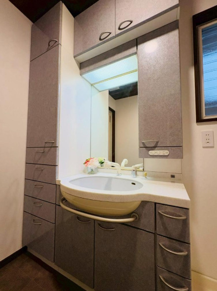 松ケ崎柳井田町 中古戸建の独立洗面台