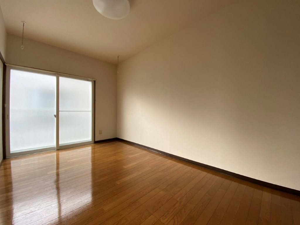 センチュリーハウス津志田Aの洋室