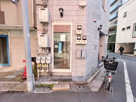 豊島区巣鴨１丁目の賃貸マンションのエントランス