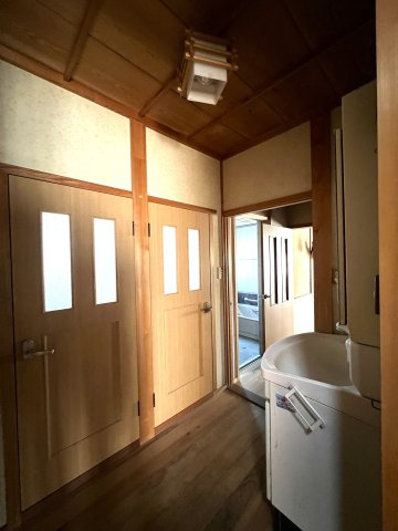 西伯郡伯耆町大殿　中古住宅の洗面所