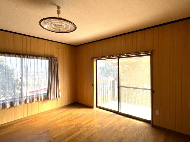 西伯郡伯耆町大殿　中古住宅の洋室|2階