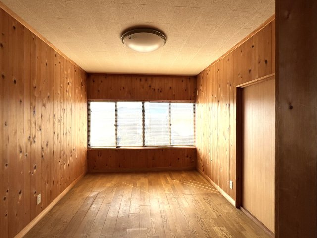 西伯郡伯耆町大殿　中古住宅の洋室|2階