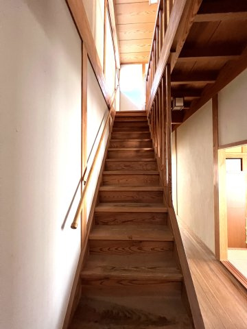 西伯郡伯耆町大殿　中古住宅のその他|階段