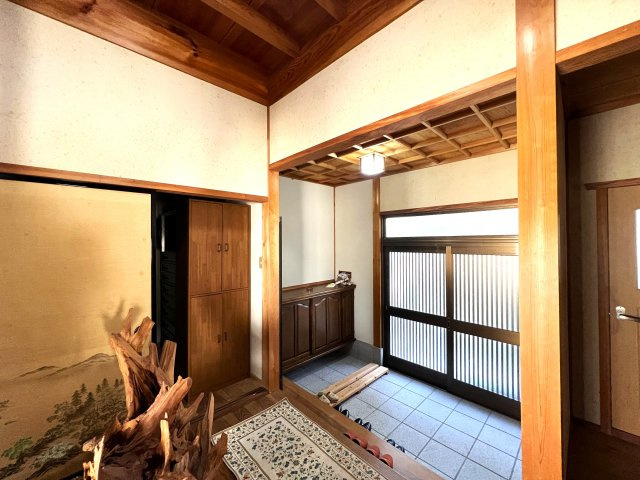西伯郡伯耆町大殿　中古住宅の玄関