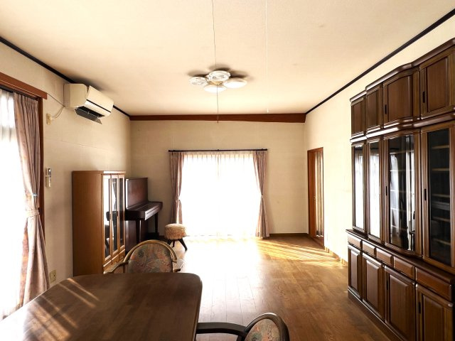 西伯郡伯耆町大殿　中古住宅の居間・リビング