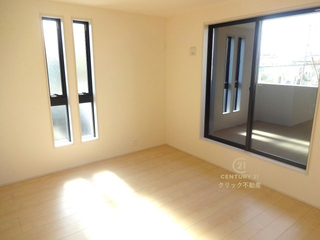 リーブルガーデン  小美玉市江戸　1期　限定1棟！の洋室|採光バッチリ・通風良好です。
たっぷり差し込む陽光がお部屋を明るく照らします！