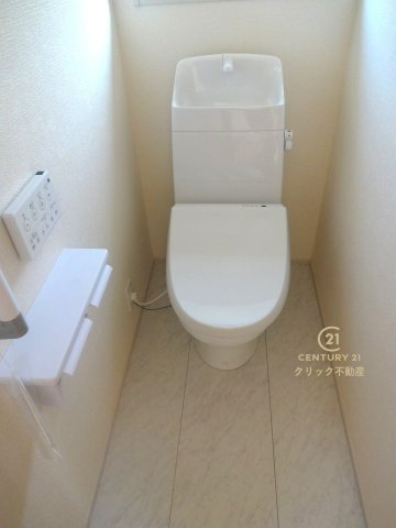 リーブルガーデン  小美玉市江戸　1期　限定1棟！のトイレ|毎日使う空間と機能だから、いつまでも清潔なスペースであってほしいのがトイレです。お掃除しやすいシンプルなデザインです。