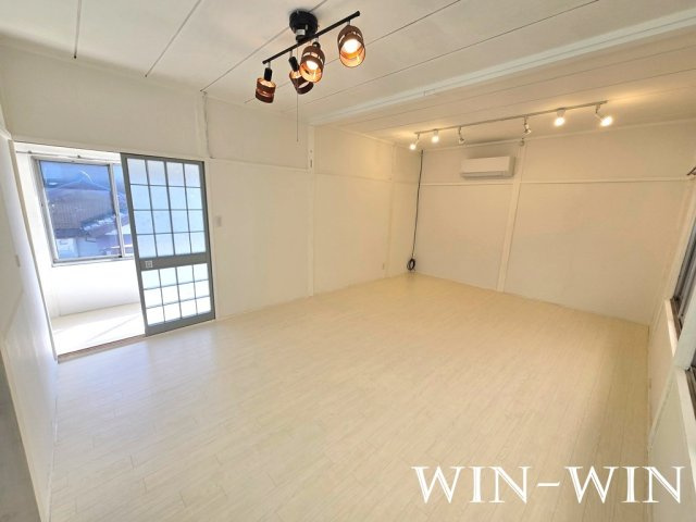 豊橋市絹田町戸建の洋室