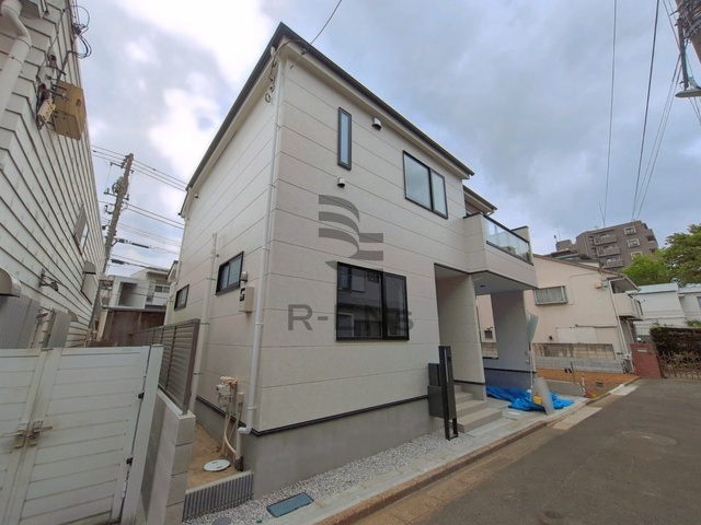 【外観】 | 西東京市田無町１丁目　新築戸建て | 落ち着いた佇まいで存在感のある美しい外観デザインです。